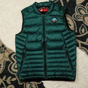 Nike down filled green puffer vest mens large